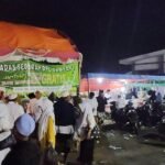 Madas Sedarah  DPC Sampang Ngalap Barokah, Sambut Ratusan Jamaah Dengan  Air , Teh Dan Kopi Gratis.