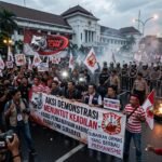 Jurnalis Radar CNN  Gelar Aksi, Tuntut Keadilan atas Penganiayaan Kabiro Surabaya